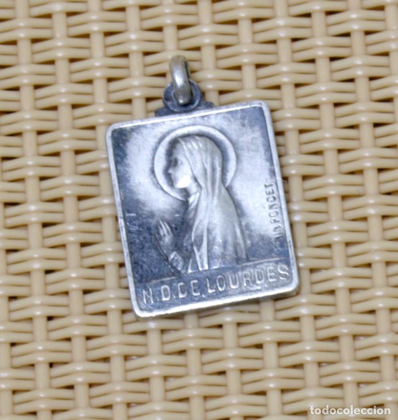 Antig&uuml;edades: MEDALLITA RECTANGULAR EN PLATA, VIRGEN DE LOURDES - Foto 2
