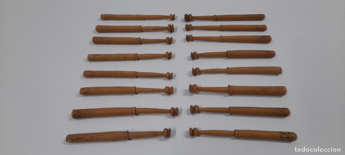 Antig&uuml;edades: BOLILLOS ANTIGUOS EN MADERA - Foto 1