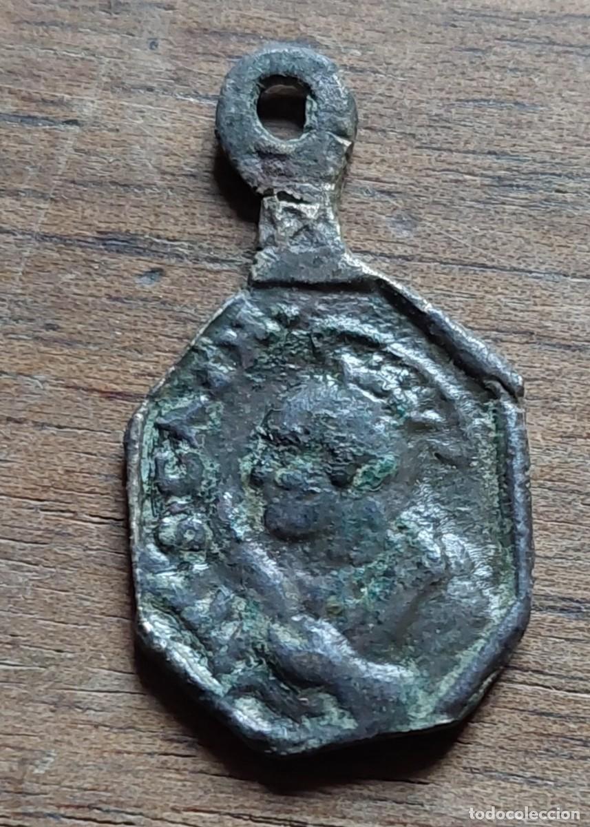 Antig&uuml;edades: Antigua medalla Santa Barbara - Foto 1