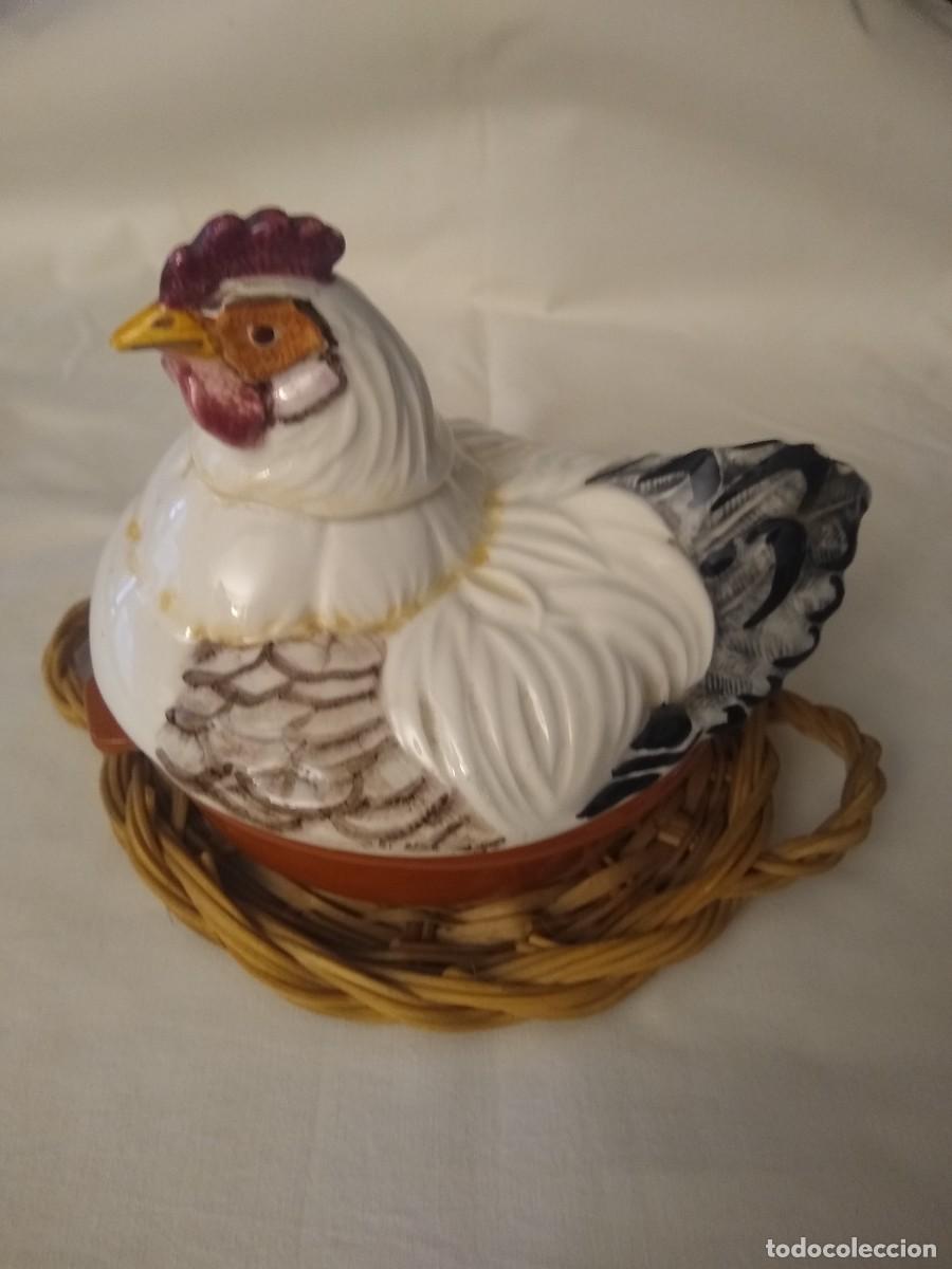 Antig&uuml;edades: Gallina de cer&aacute;mica con cazuela