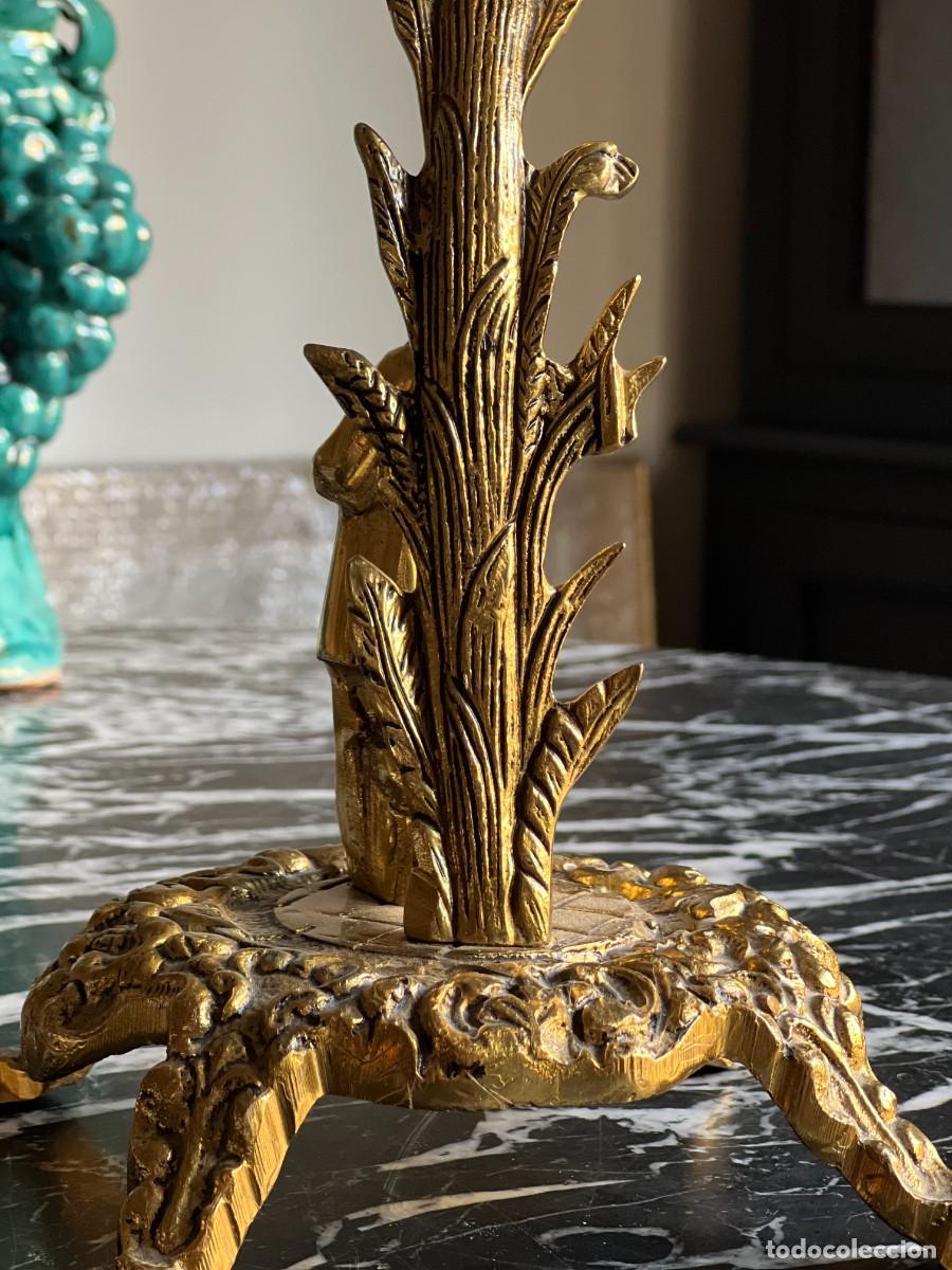 Antig&uuml;edades: Candelabro de bronce con figura de ni&ntilde;o - Foto 4