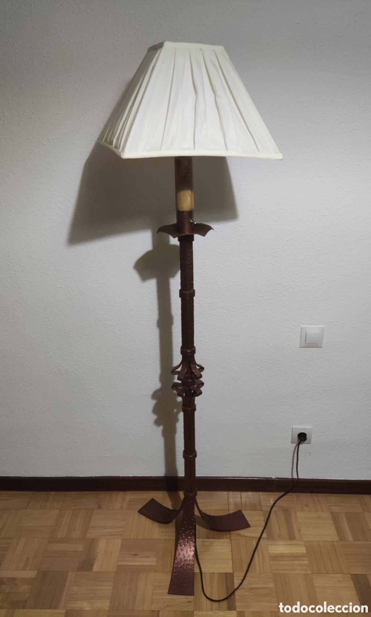 Antig&uuml;edades: Lampara de pie de hierro forjado - Foto 3