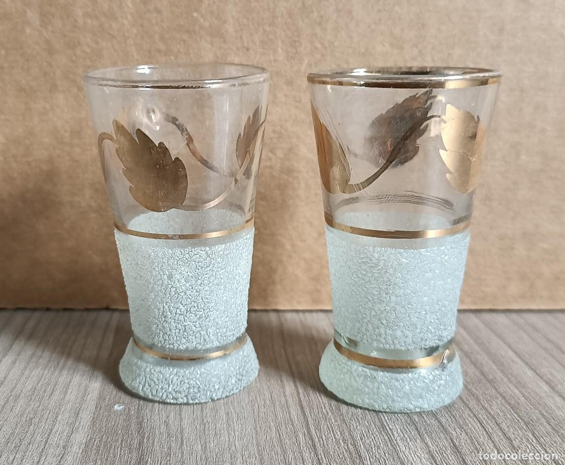 Antig&uuml;edades: Lote 2 antiguos vasos de chupito - Foto 1
