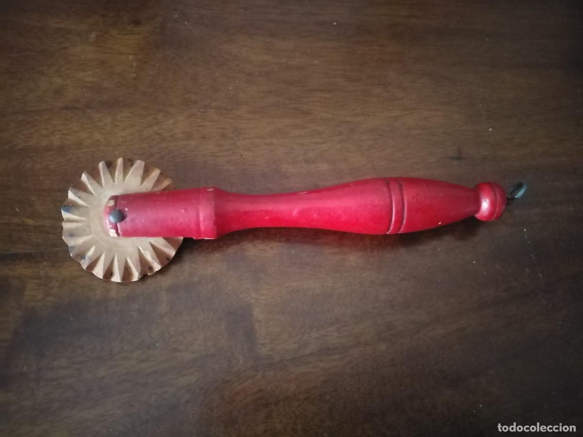 Antig&uuml;edades: Antiguo &uacute;til de cocina reposter&iacute;a. Todo madera. - Foto 1