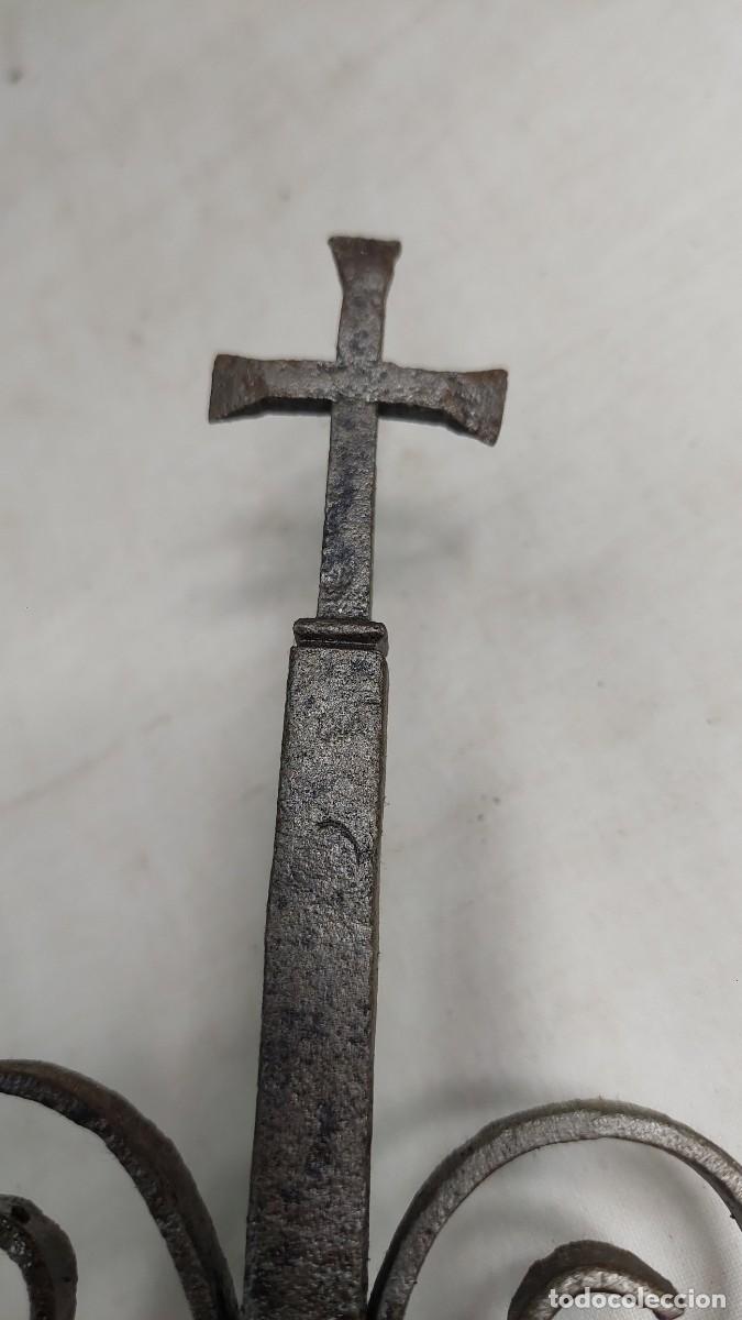 Antig&uuml;edades: Antiguo velero de forja religioso - Foto 4