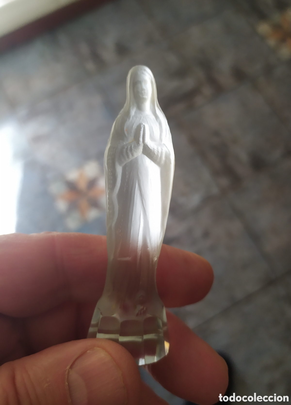 Antig&uuml;edades: Virgen de cristal matizado y tallado. - Foto 1