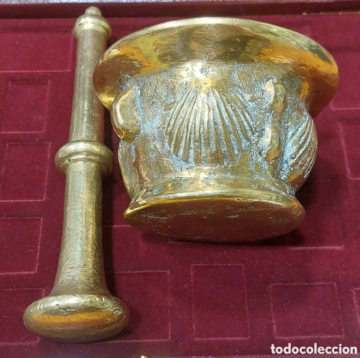 Antig&uuml;edades: ALMIREZ DE BRONCE CONCHAS Y COSTILLAS S . XVIII - Foto 1