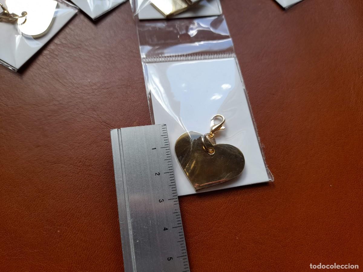 Antig&uuml;edades: Corazon de metal con mosqueton. Dorado - Foto 2