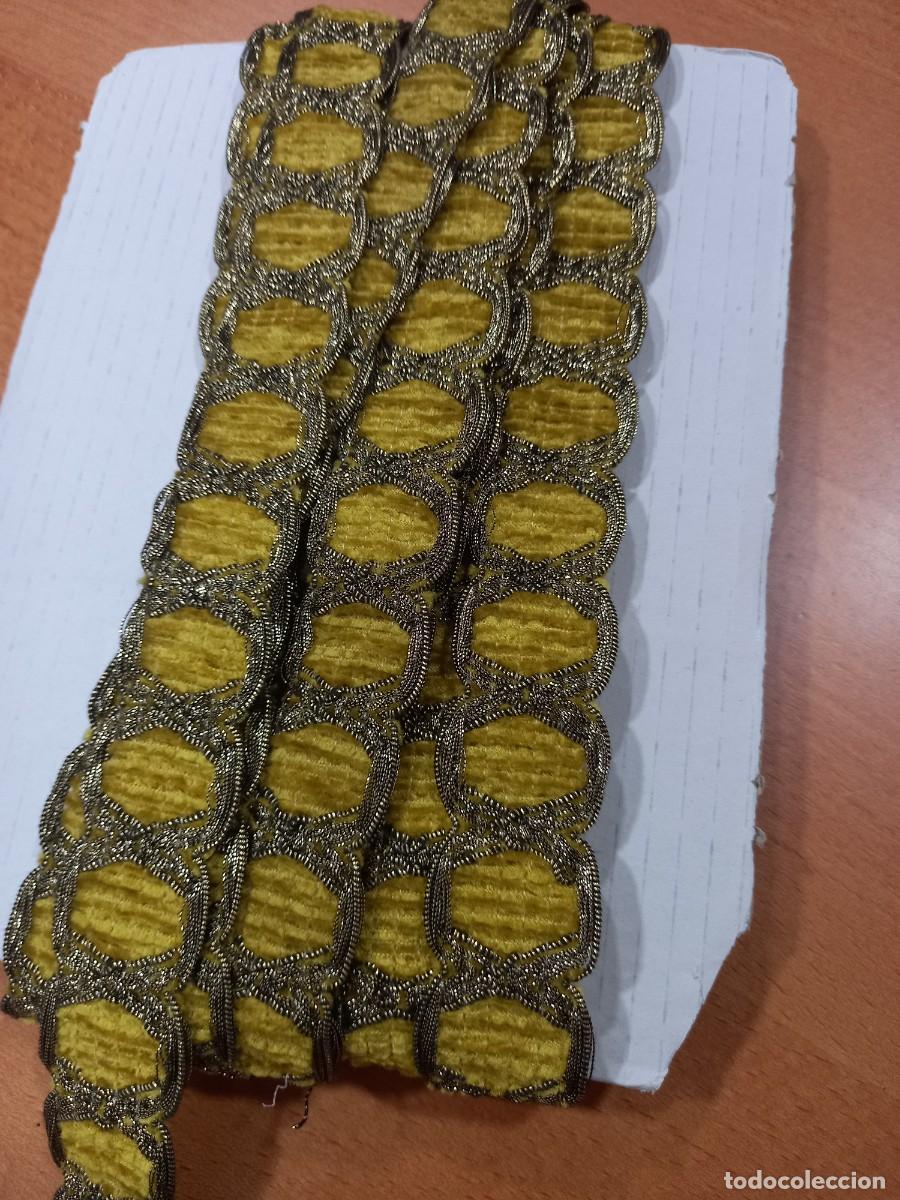 Antig&uuml;edades: Pasamaneria amarillo y oro - Foto 2