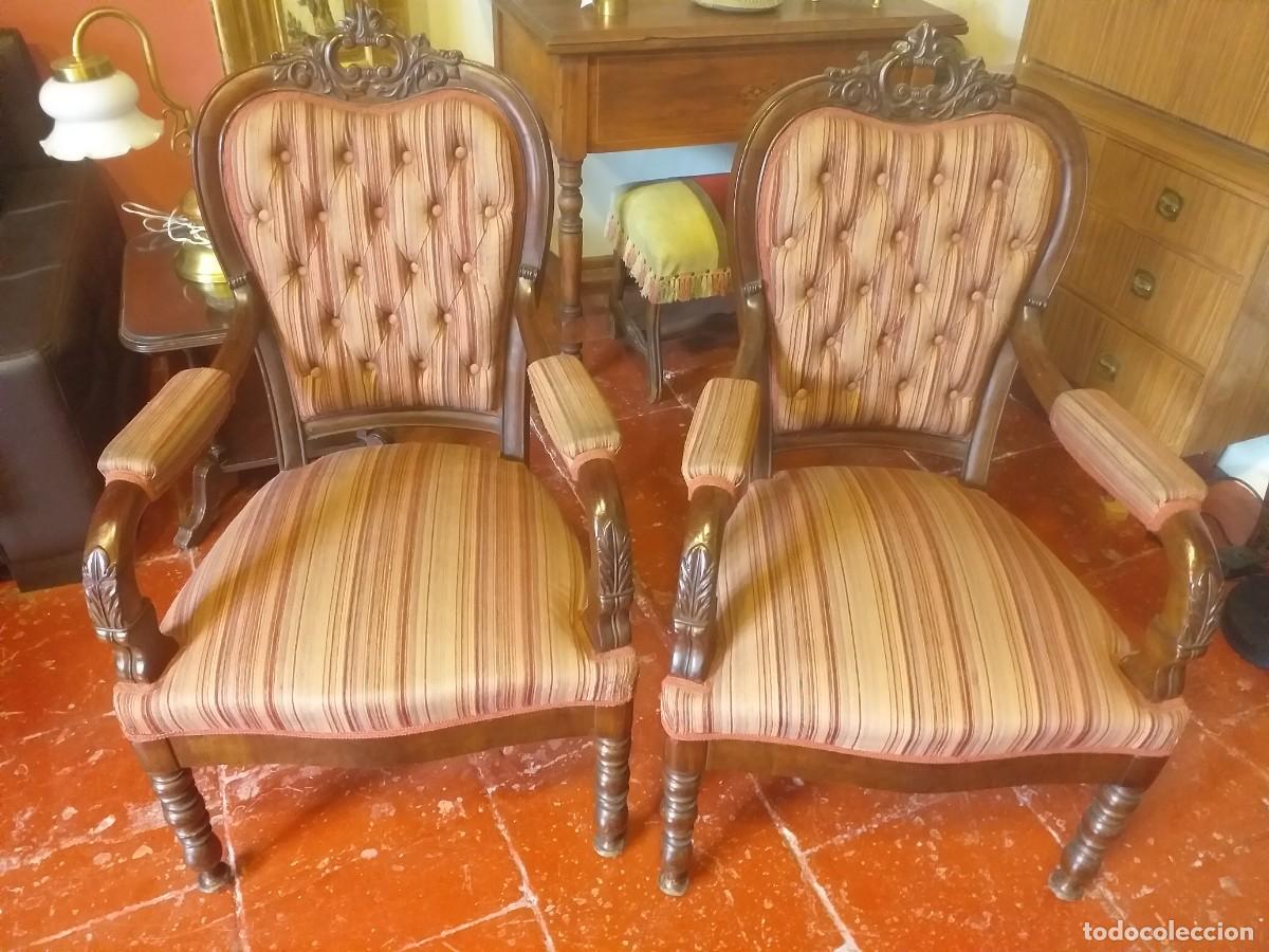 Antig&uuml;edades: Pareja de sillones isabelinos. - Foto 1