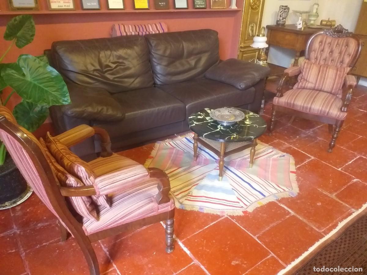 Antig&uuml;edades: Pareja de sillones isabelinos. - Foto 4