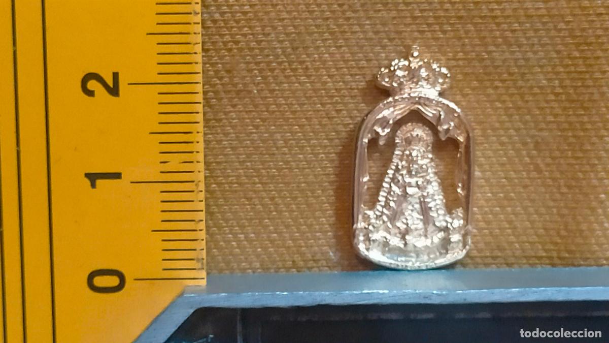 Antig&uuml;edades: medalla insignia virgen del rocio - Foto 2