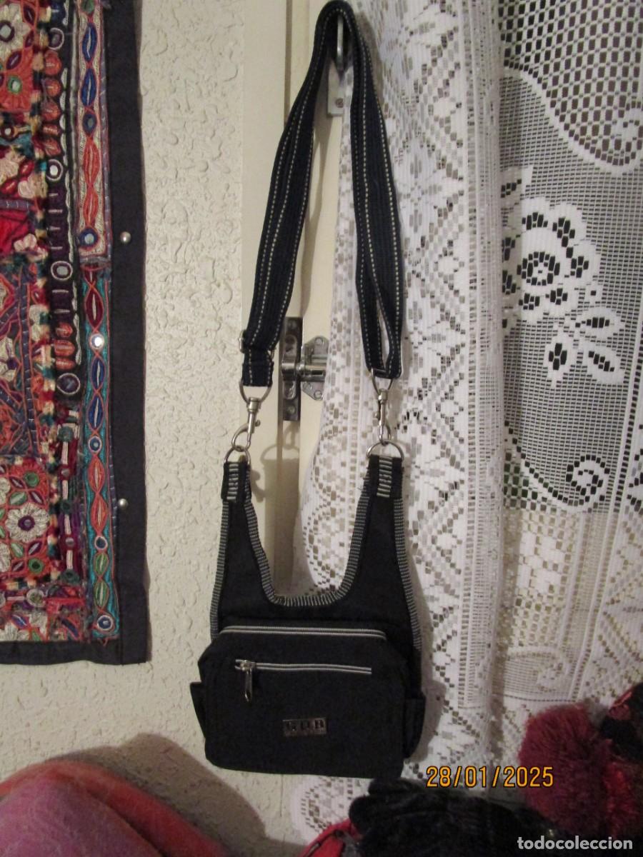 Antig&uuml;edades: PRACTICO BOLSO NEGRO BANDOLERA - Foto 2