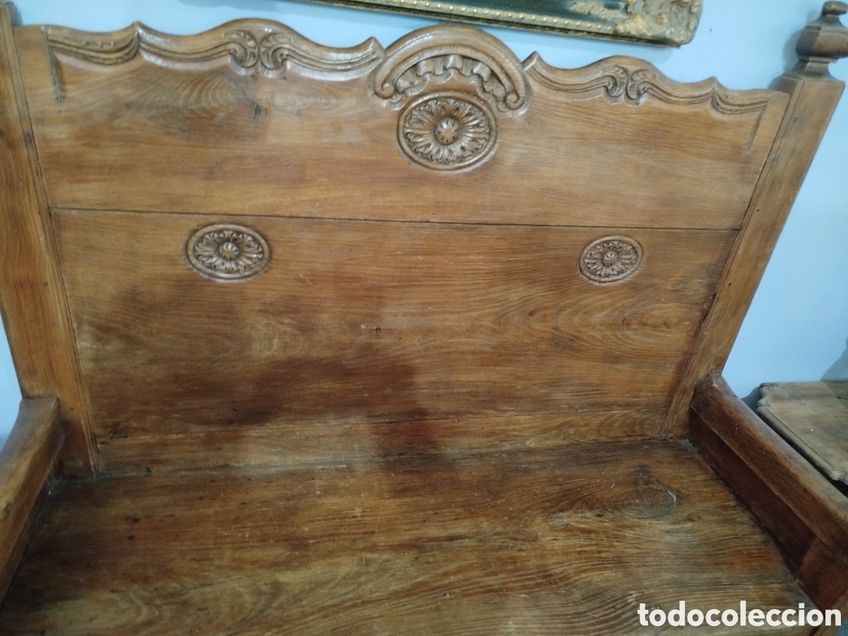 Antig&uuml;edades: Esca&ntilde;o de madera de pino tallado - Foto 4