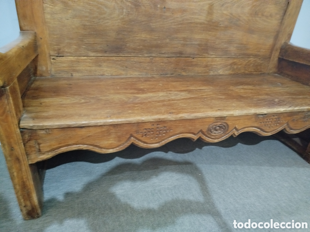 Antig&uuml;edades: Esca&ntilde;o de madera de pino tallado - Foto 5