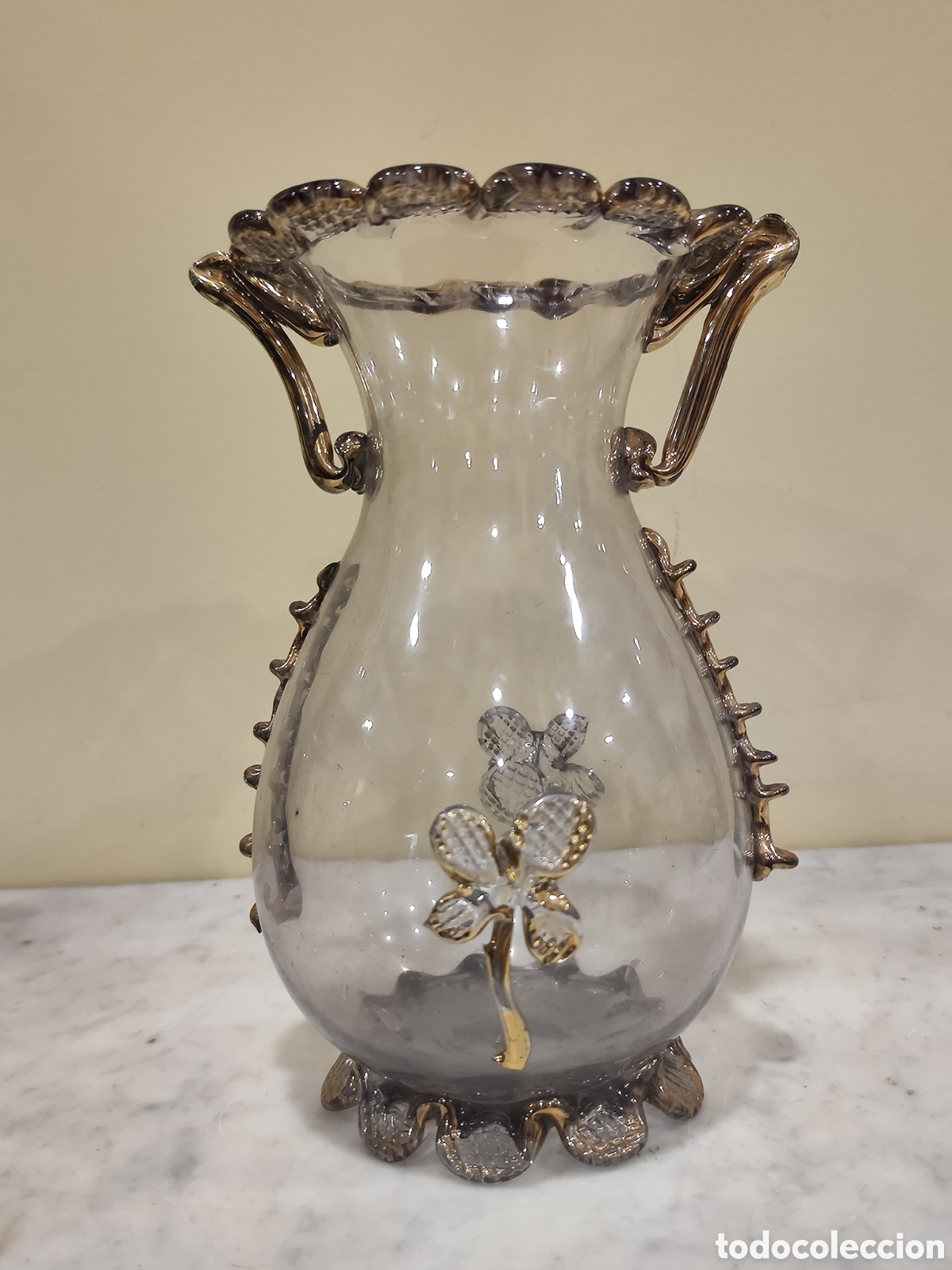Antig&uuml;edades: Florero en cristal con decoraci&oacute;n dorada. - Foto 1