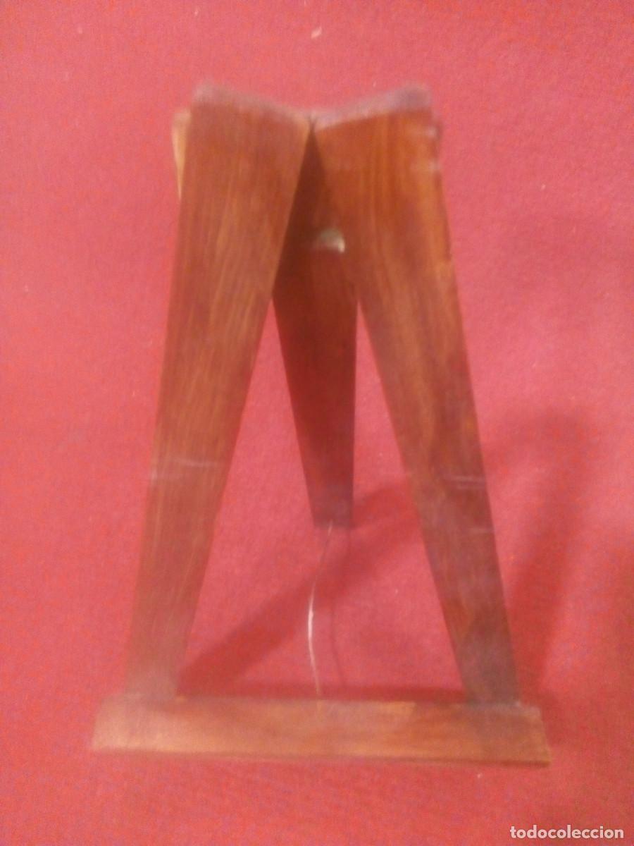 Antig&uuml;edades: CABALLETE MADERA SOBREMESA - Foto 1
