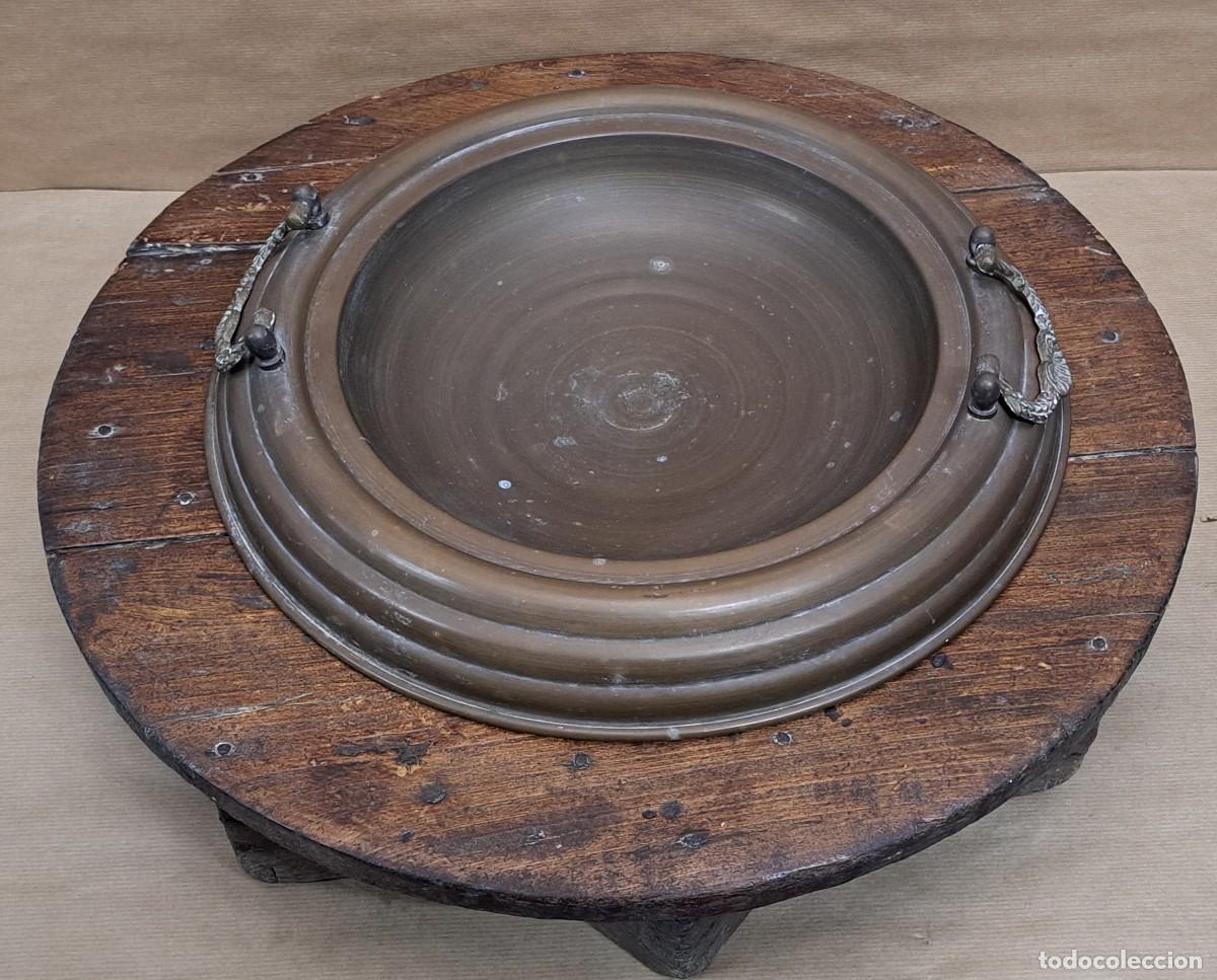 Antig&uuml;edades: Brasero con soporte de madera - Foto 1