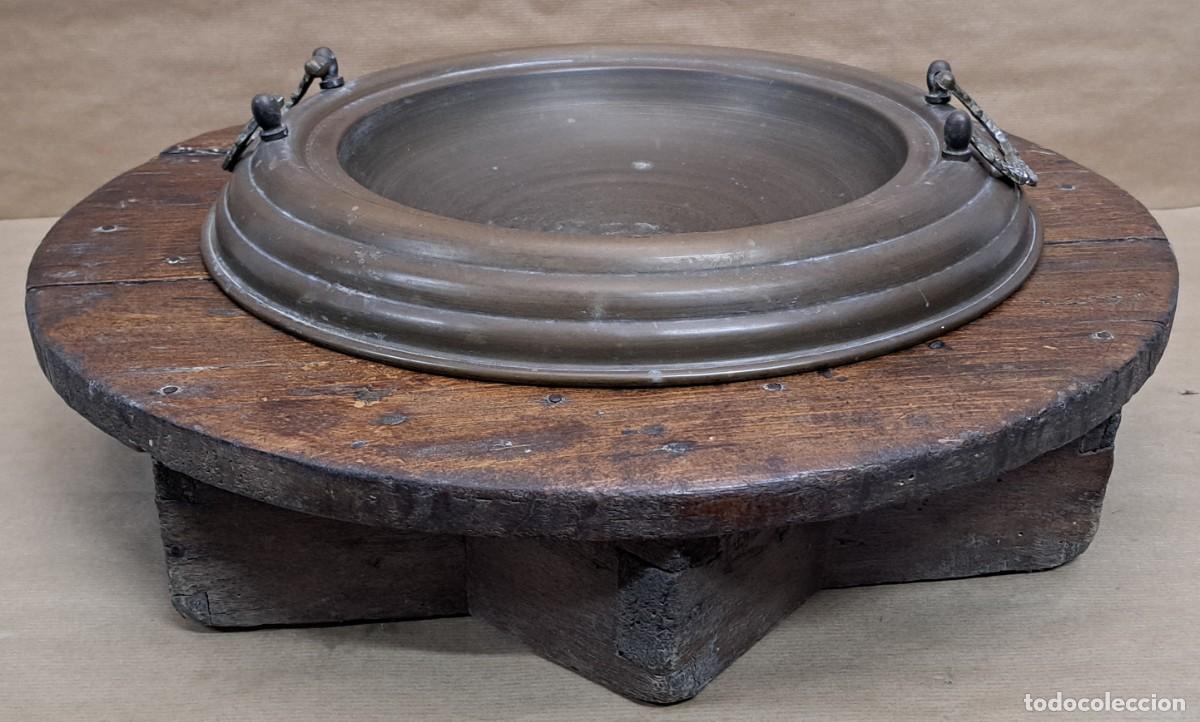 Antig&uuml;edades: Brasero con soporte de madera - Foto 2