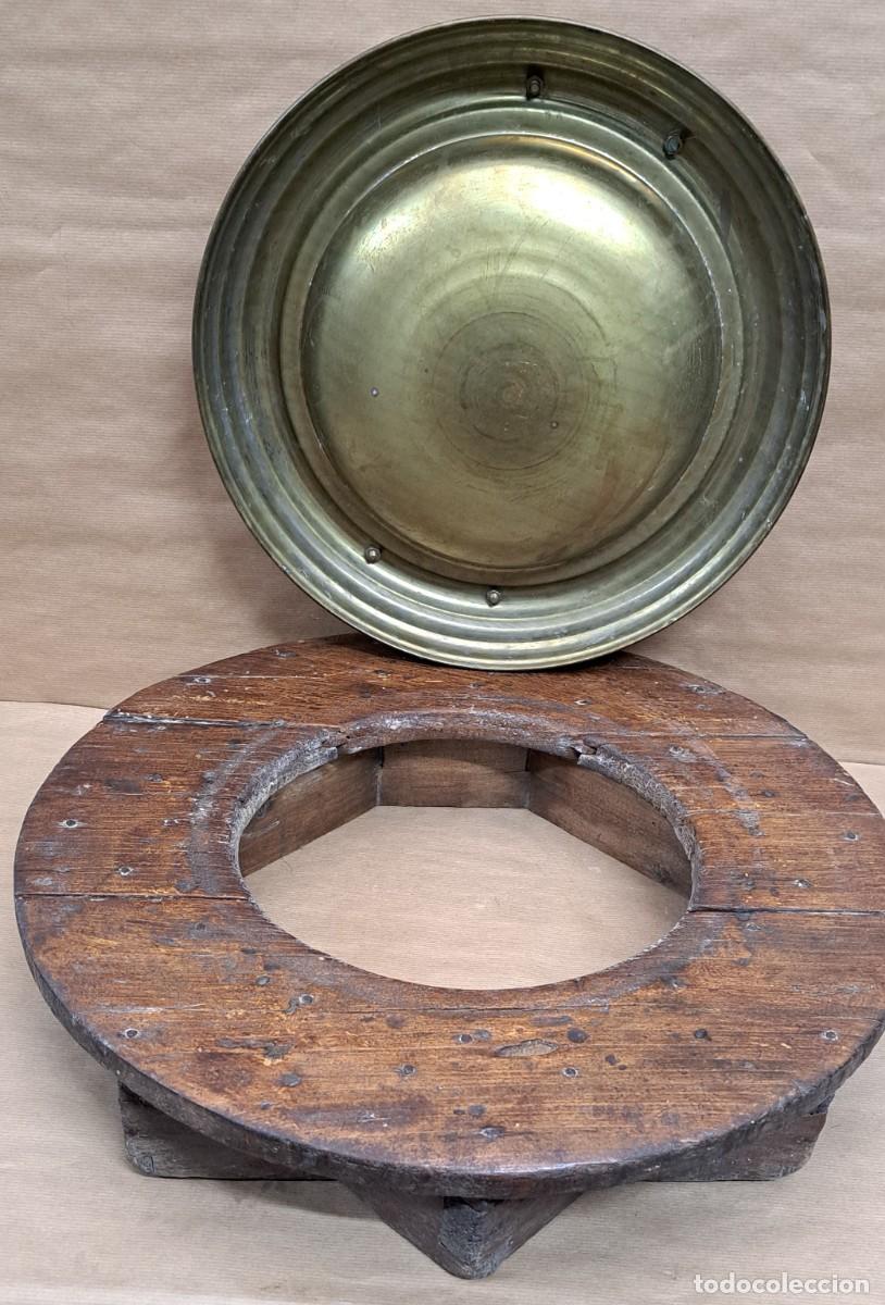 Antig&uuml;edades: Brasero con soporte de madera - Foto 5
