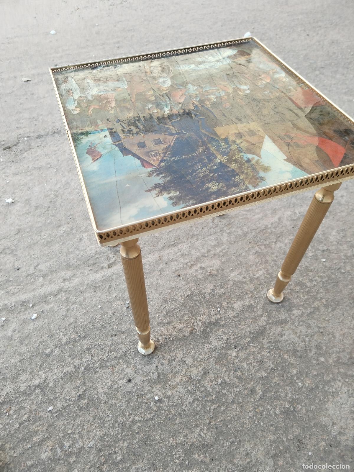 Antig&uuml;edades: mesa auxiliar de metal con lamina - Foto 2