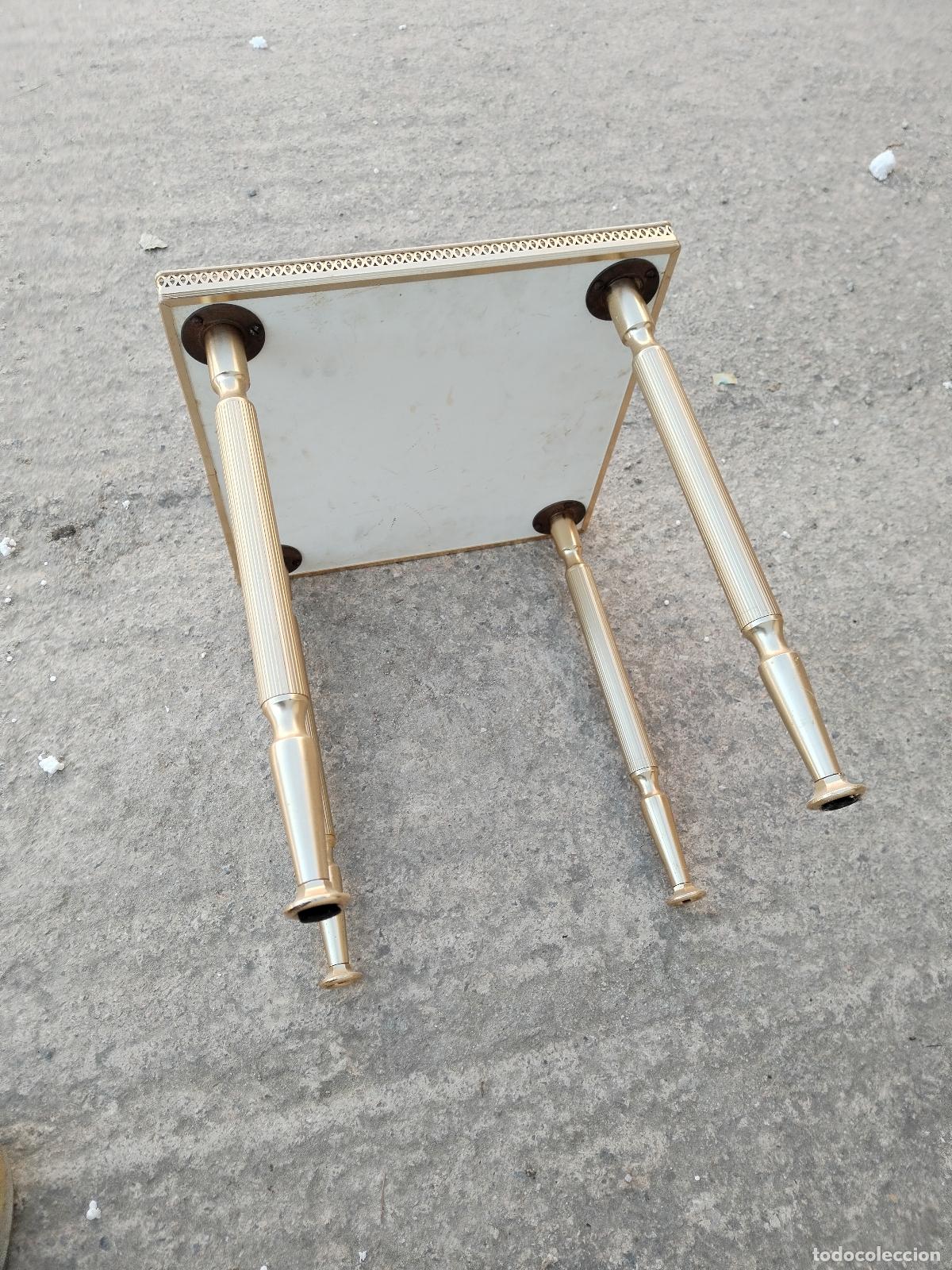 Antig&uuml;edades: mesa auxiliar de metal con lamina - Foto 4