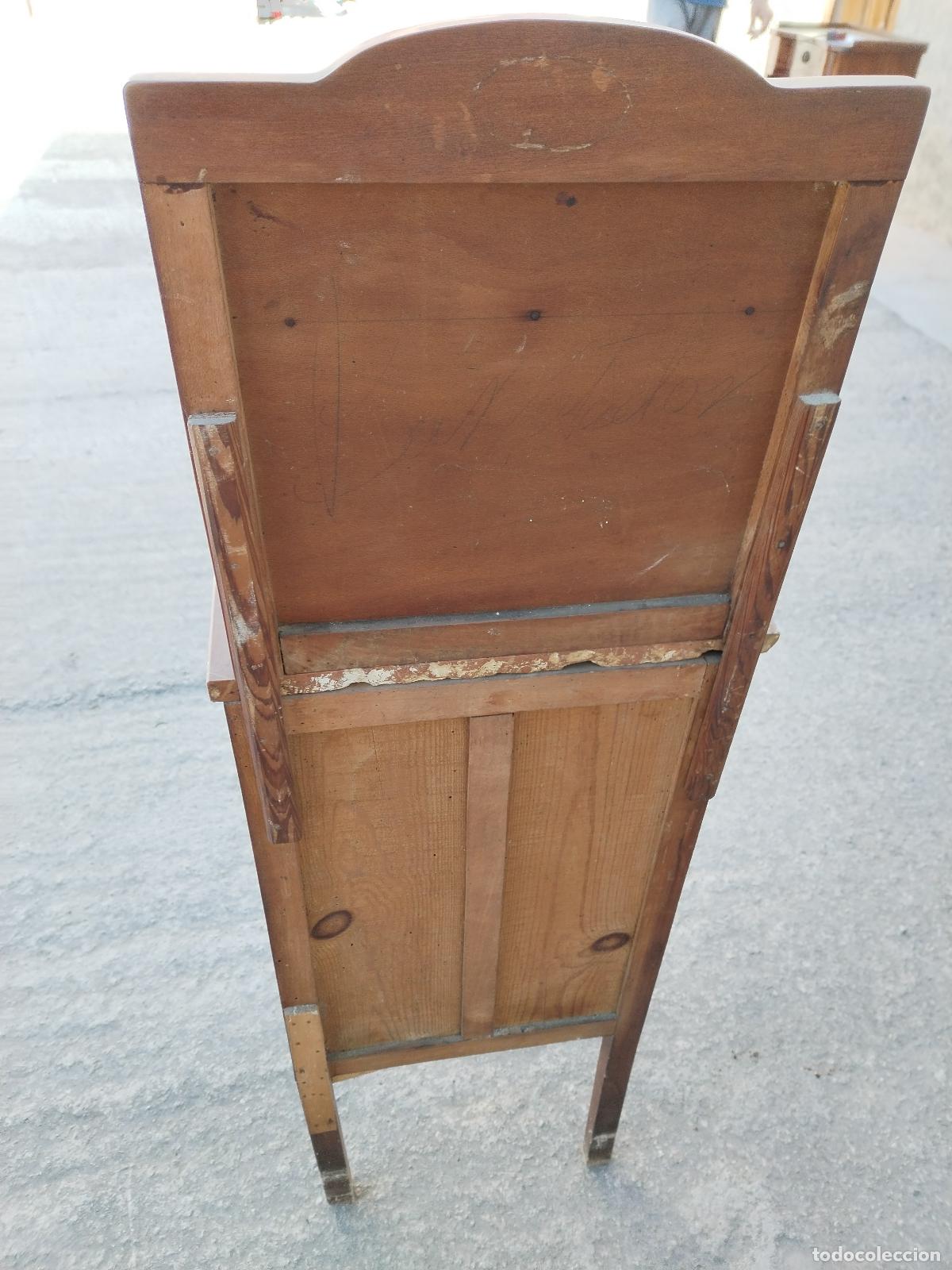 Antig&uuml;edades: antigua mesilla de noche - Foto 7