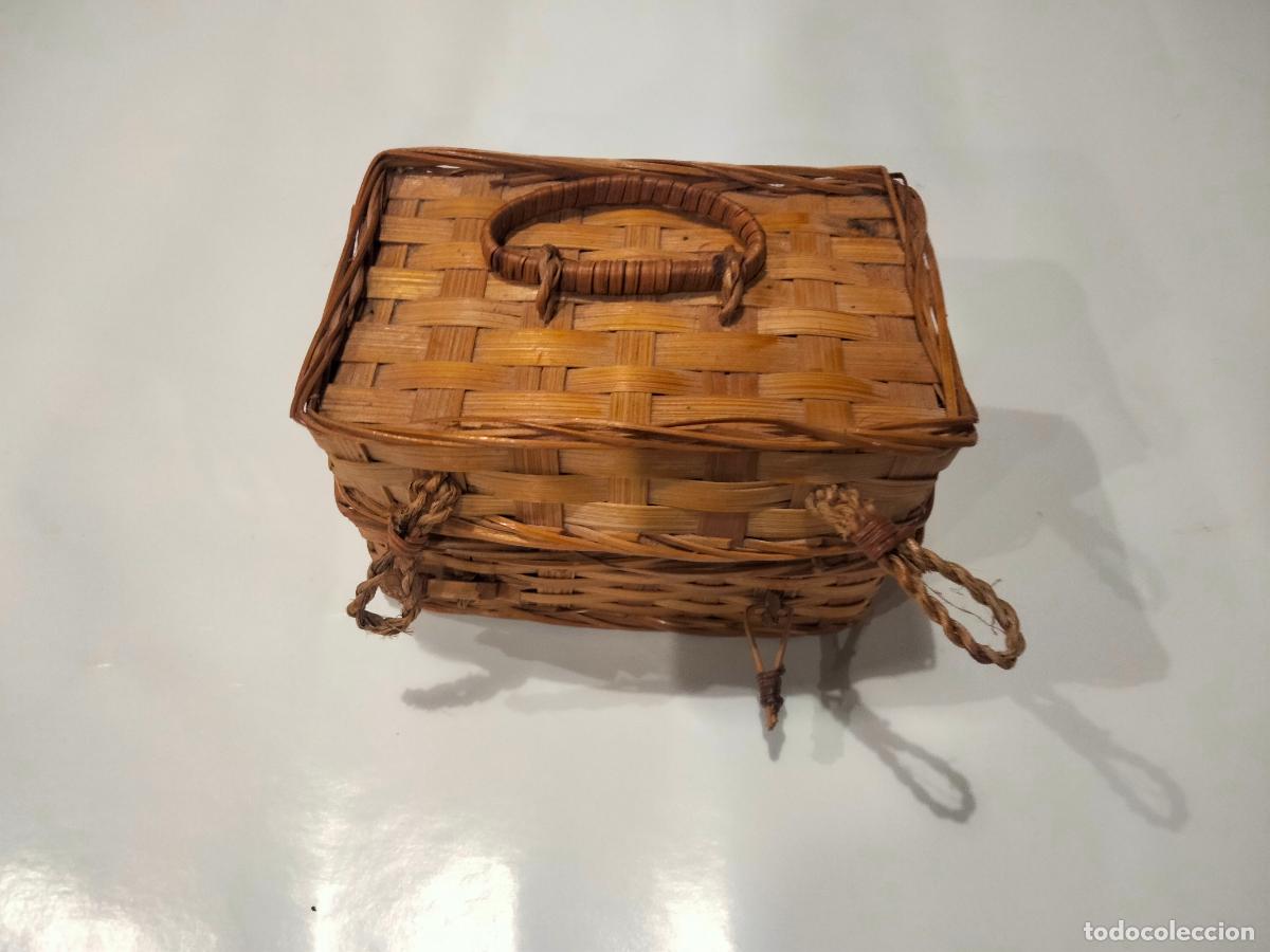 Antig&uuml;edades: Peque&ntilde;a cesta de mimbre. - Foto 1