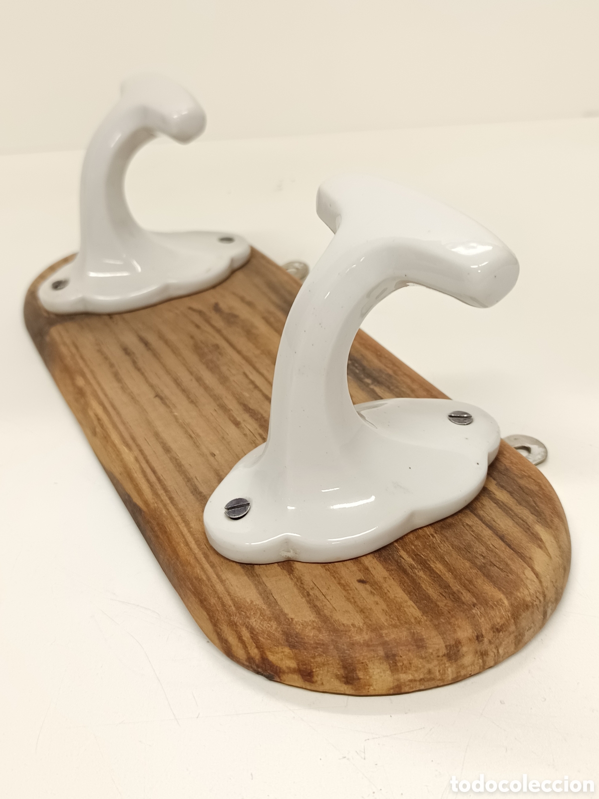 Antig&uuml;edades: Perchero porcelana base madera - Foto 3