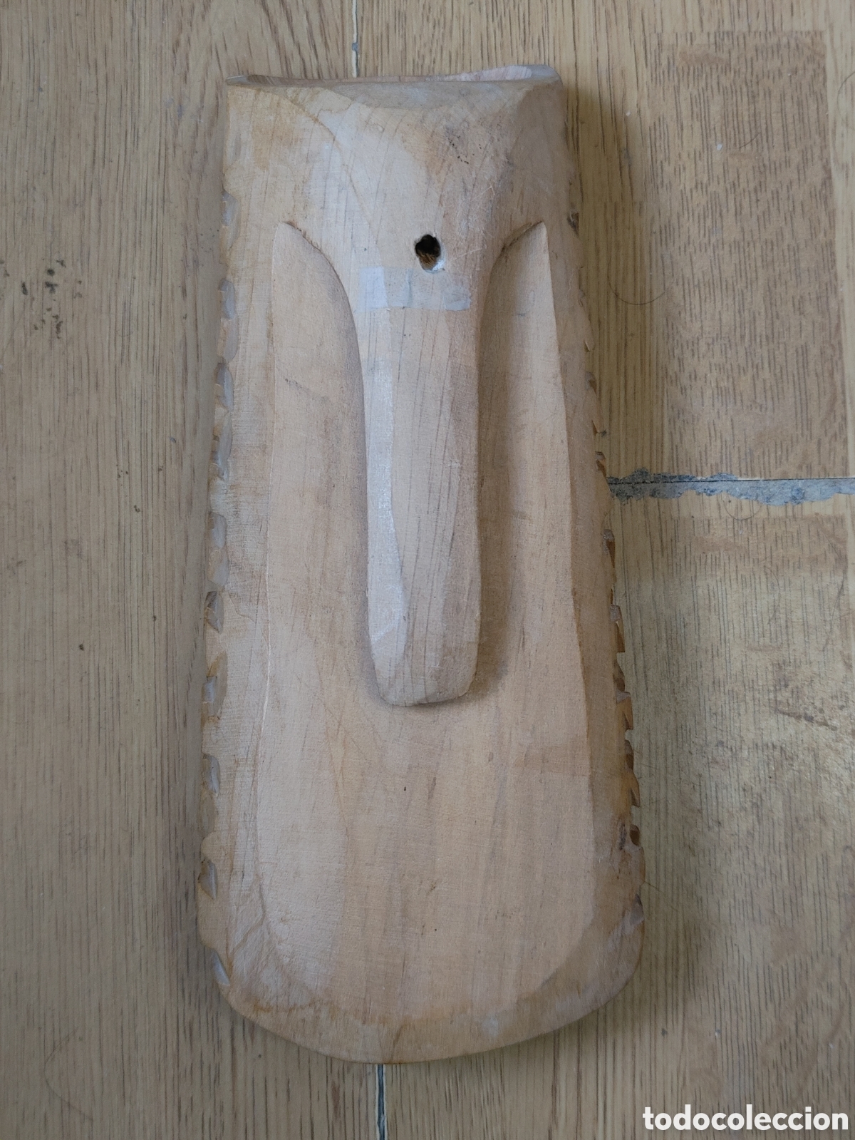 Antig&uuml;edades: Funda en madera tallada de la piedra de afilar. - Foto 2