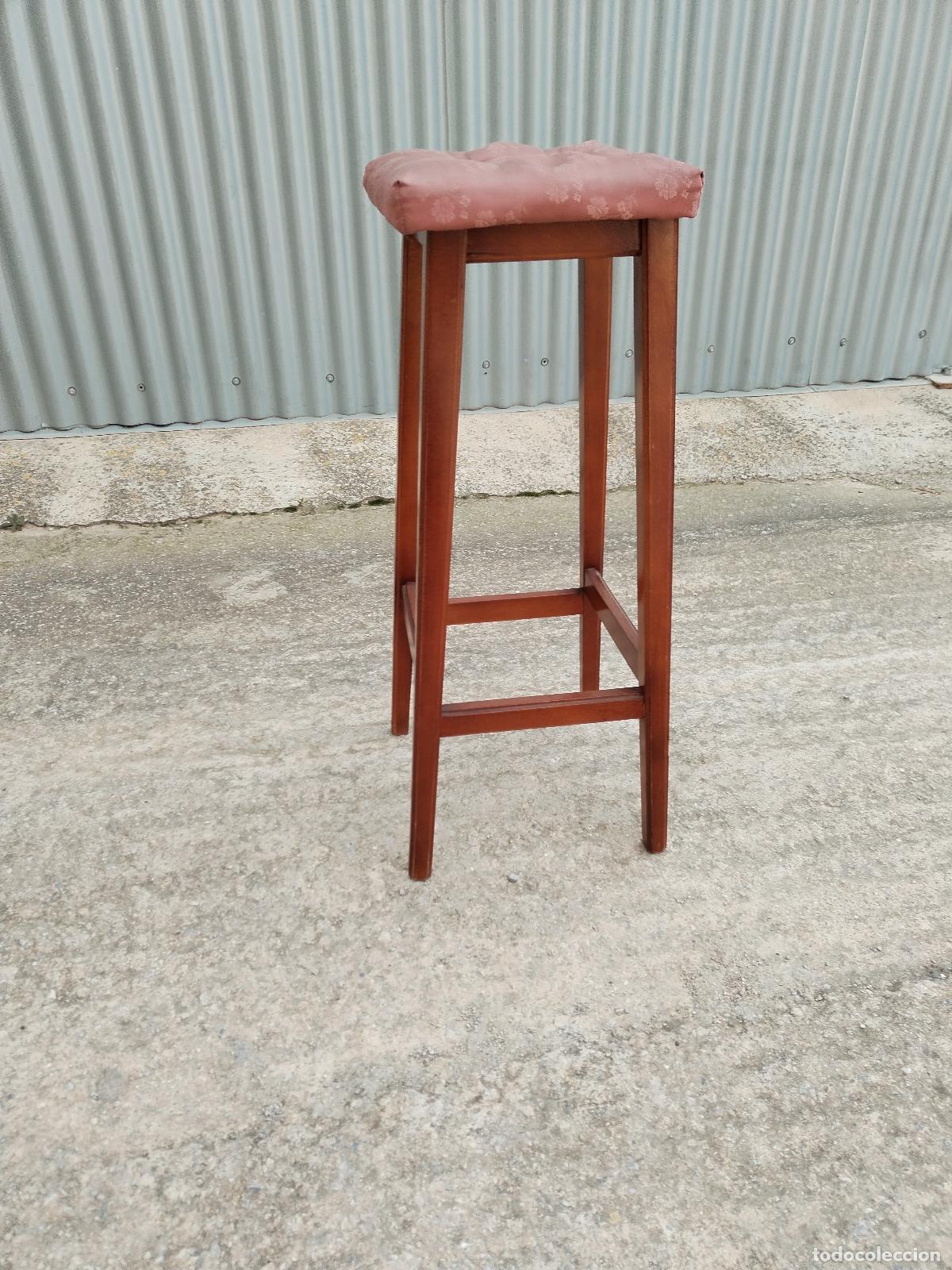 Antig&uuml;edades: taburete de madera vintage - Foto 1