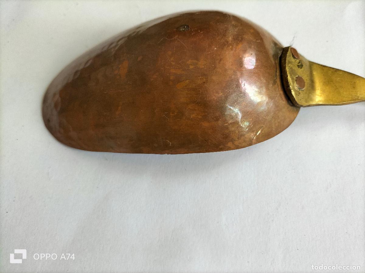 Antig&uuml;edades: RECOGEDOR CUCHARON DE COBRE - Foto 2