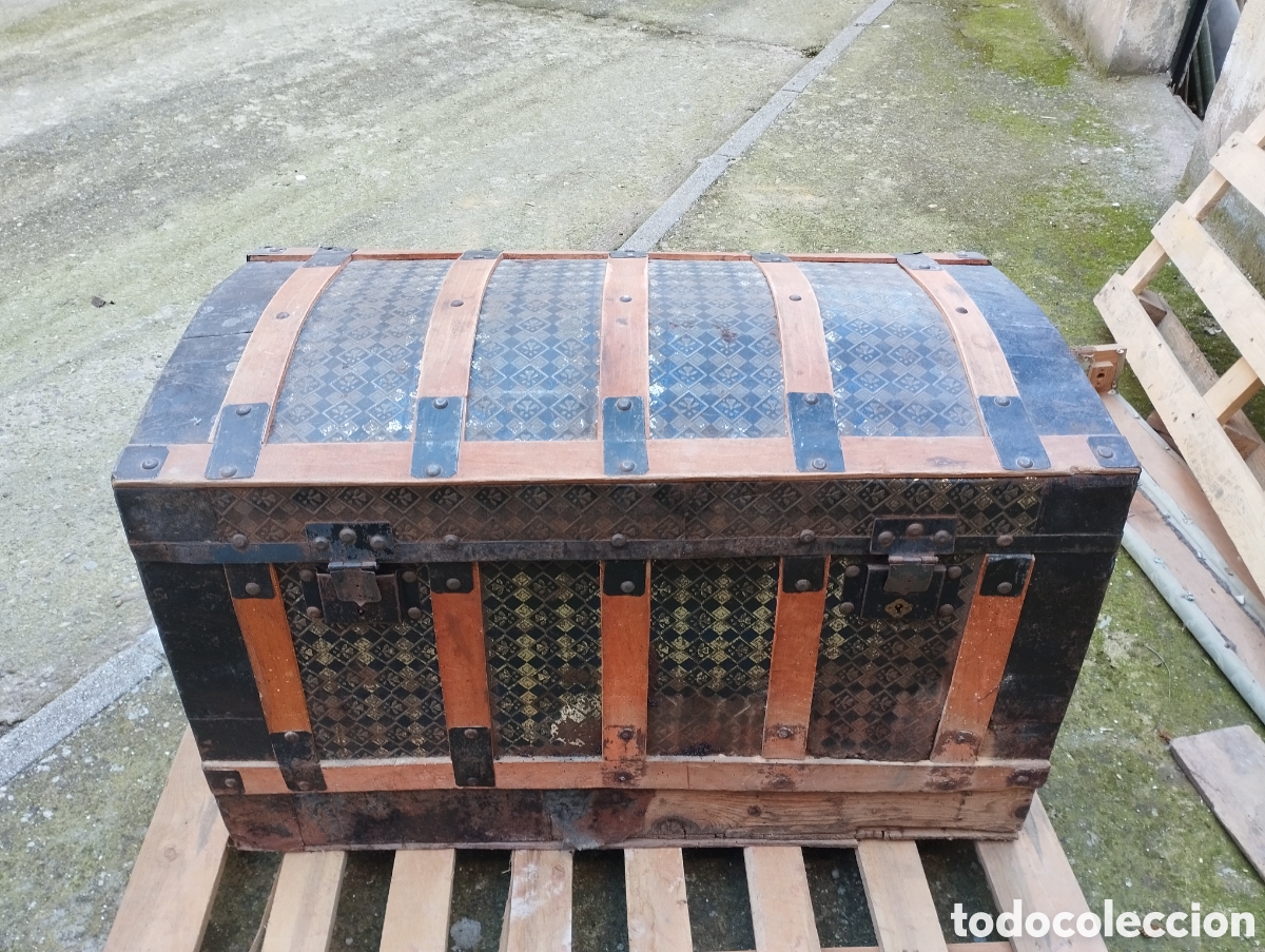 Antig&uuml;edades: Lote de dos ba&uacute;les de madera y laton - Foto 2