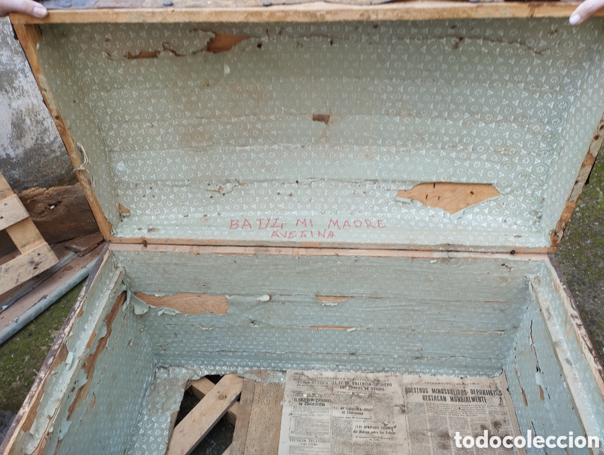 Antig&uuml;edades: Lote de dos ba&uacute;les de madera y laton - Foto 5
