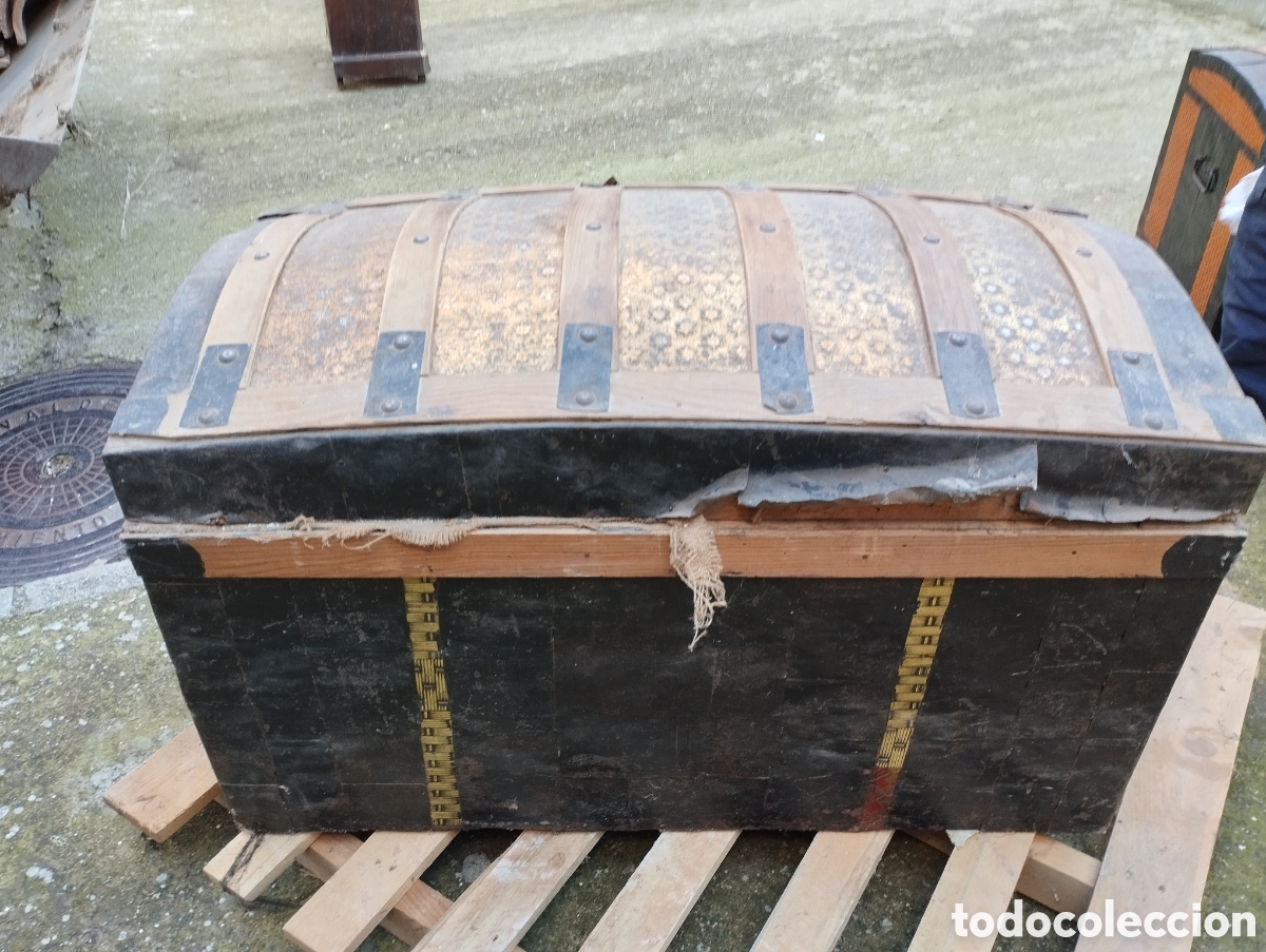 Antig&uuml;edades: Lote de dos ba&uacute;les de madera y laton - Foto 7