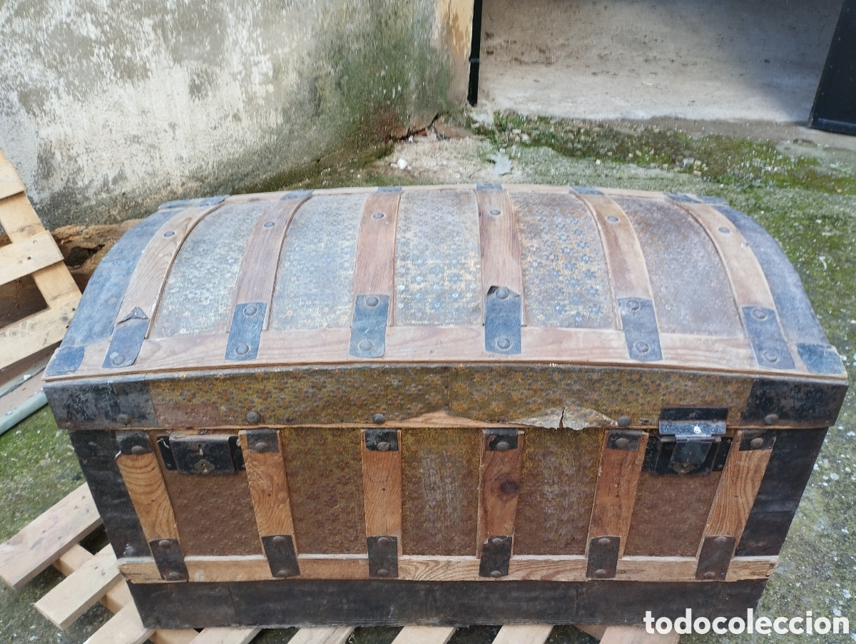 Antig&uuml;edades: Lote de dos ba&uacute;les de madera y laton - Foto 8