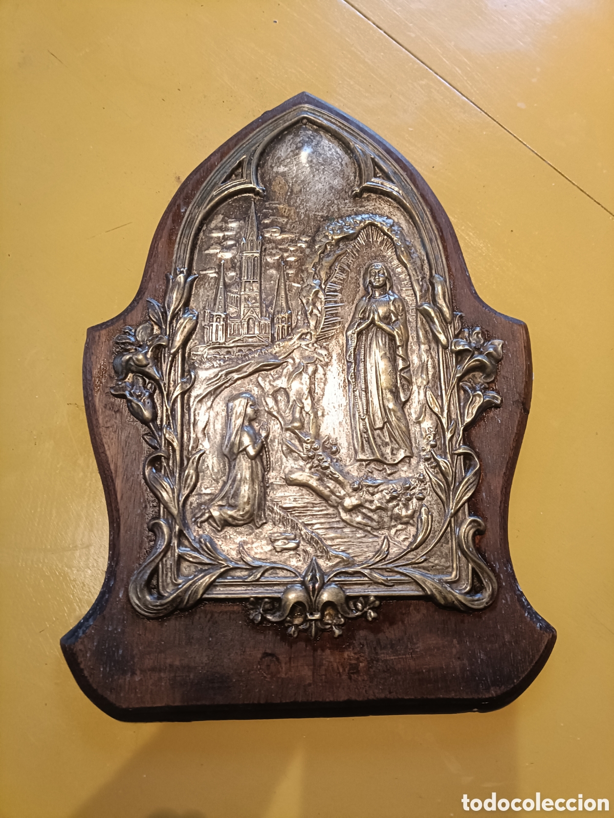 Antig&uuml;edades: ANTIGUO CUADRO EN RELIEVE SOBRE MADERA - Foto 1