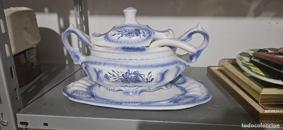 Antig&uuml;edades: Antigua sopera de porcelana - Foto 1