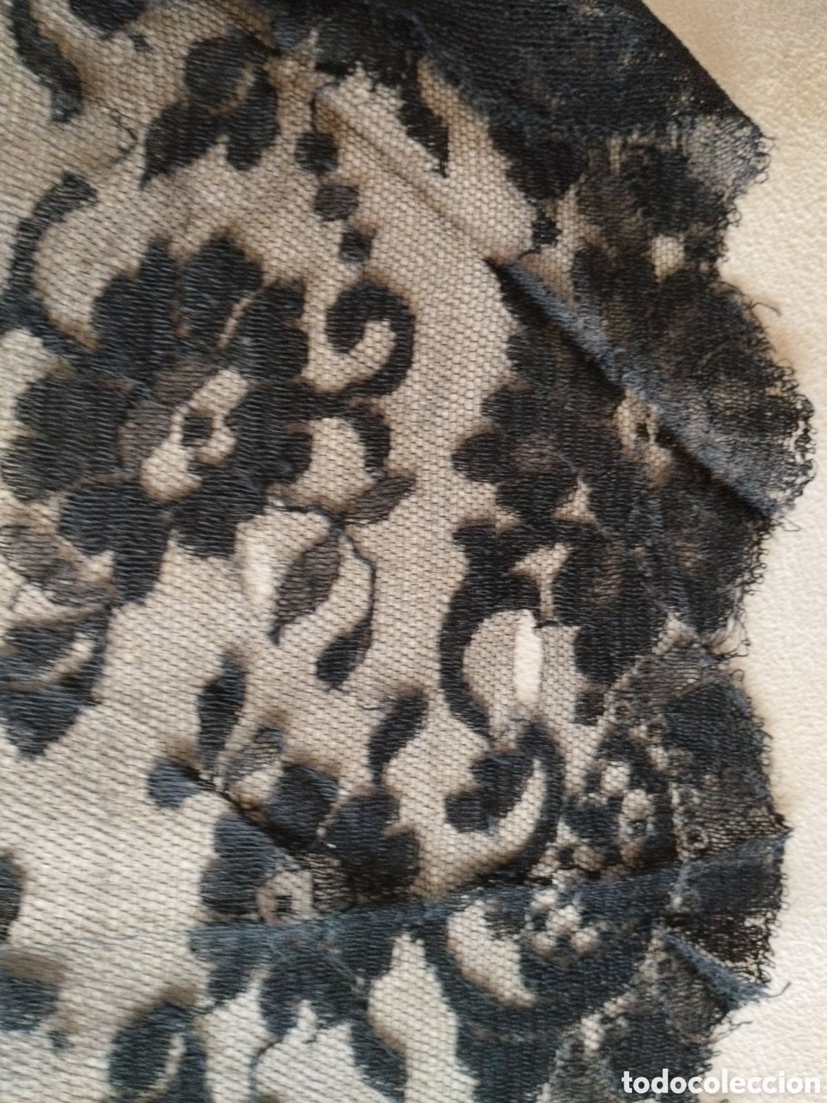 Antig&uuml;edades: * MANTILLA TRIANGULAR. (Rf:300/*) - Foto 2