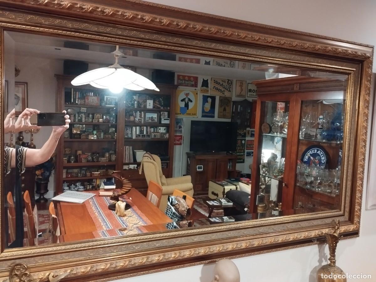 Antig&uuml;edades: Espejo de pared en impresionante marco de madera - Foto 1