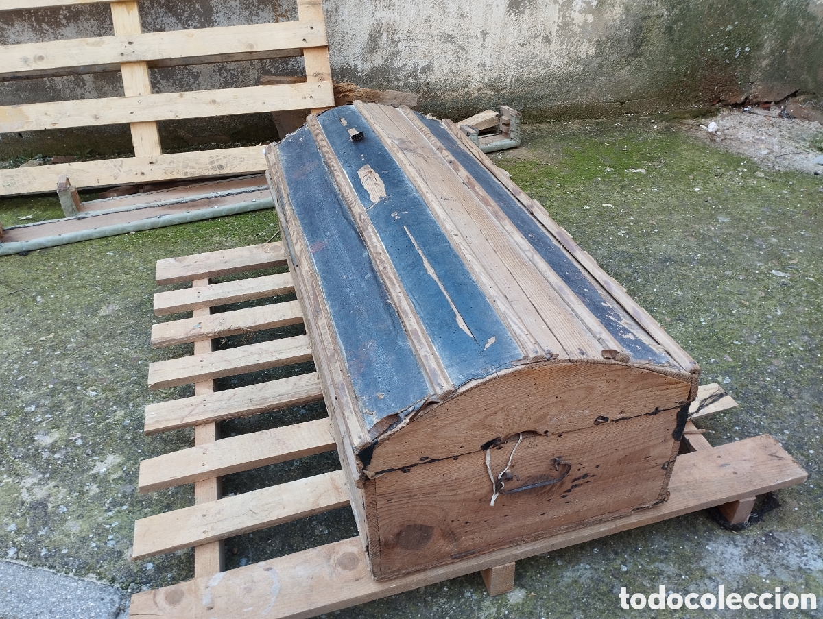 Antig&uuml;edades: Lote de dos ba&uacute;les de madera - Foto 6