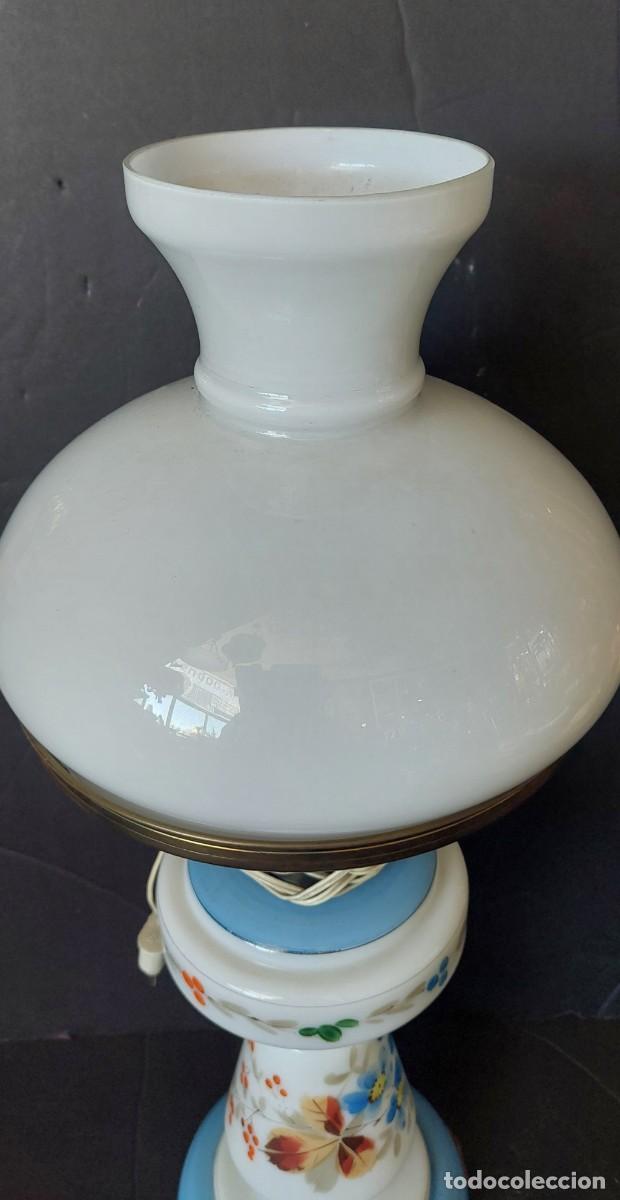 Antig&uuml;edades: Antiguo quinque de opalina pintado . - Foto 4