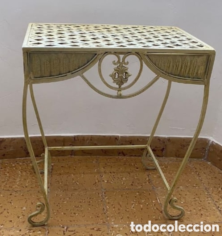 Antig&uuml;edades: Mesa auxiliar francesa de Forja - Foto 1