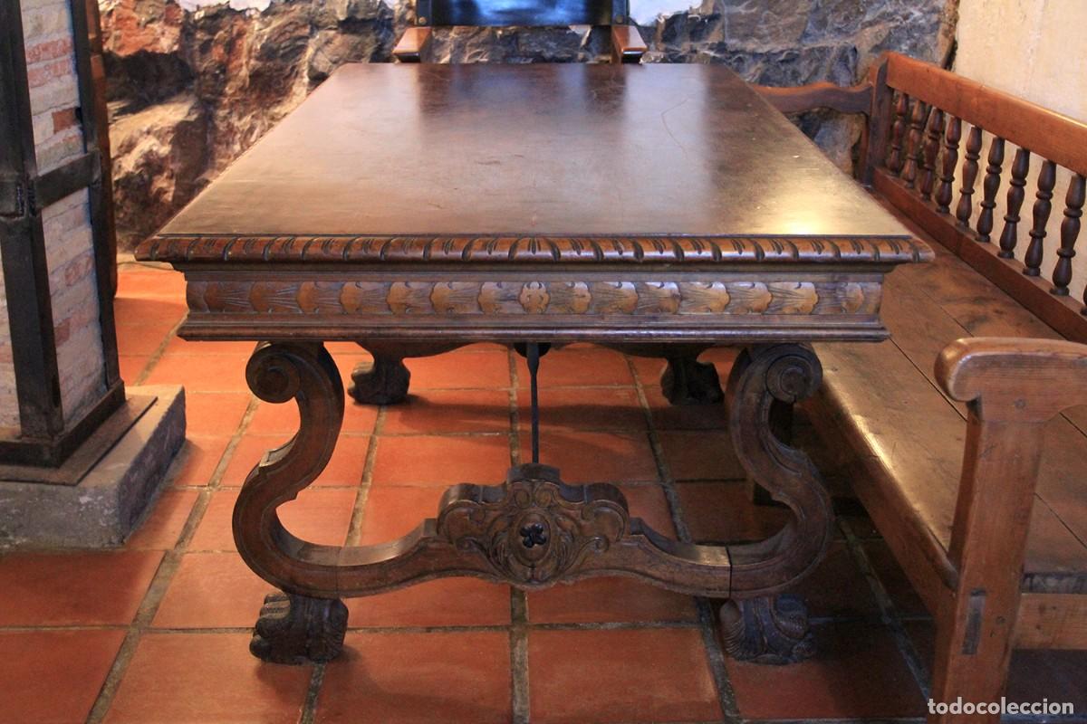 Antig&uuml;edades: Mesa antigua de madera labrada. - Foto 1