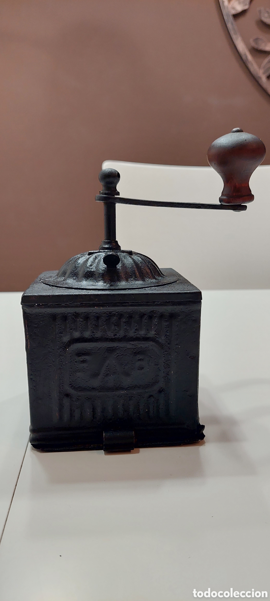 Antig&uuml;edades: Molinillo F.B.tres espadas. - Foto 1