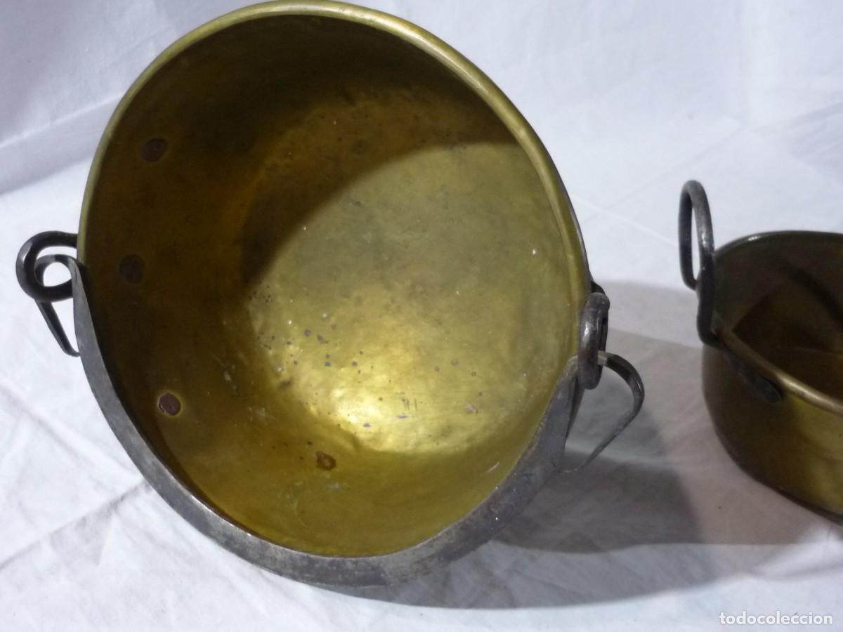 Antig&uuml;edades: Pareja de calderos de bronce e hierro forjado - Foto 3