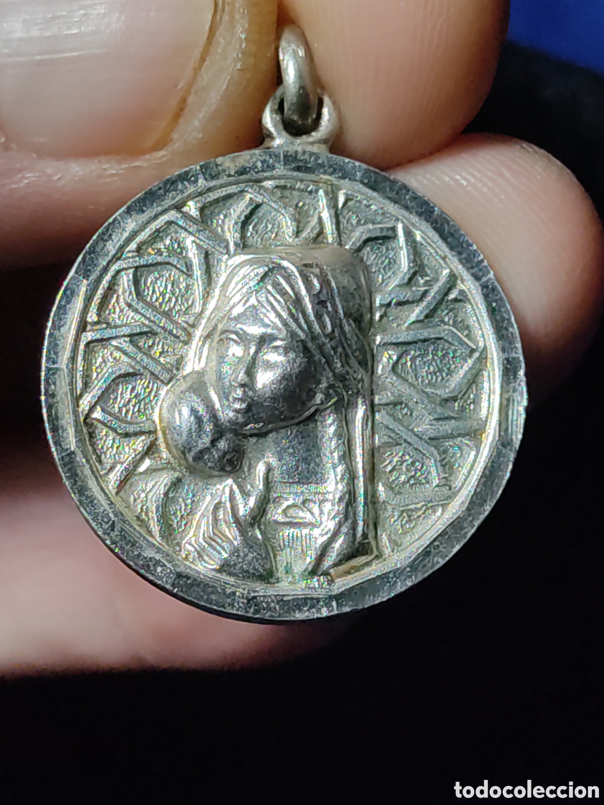 Antig&uuml;edades: Medalla plateada de la virgen ni&ntilde;a. - Foto 5