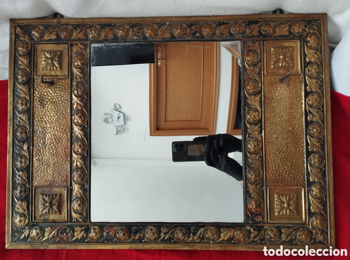 Antig&uuml;edades: Antiguo Espejo de Bronce y Lat&oacute;n. - Foto 3