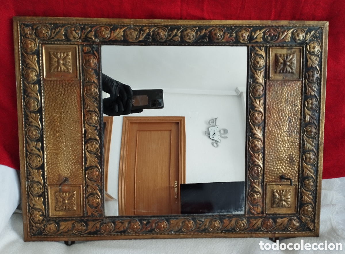 Antig&uuml;edades: Antiguo Espejo de Bronce y Lat&oacute;n. - Foto 4