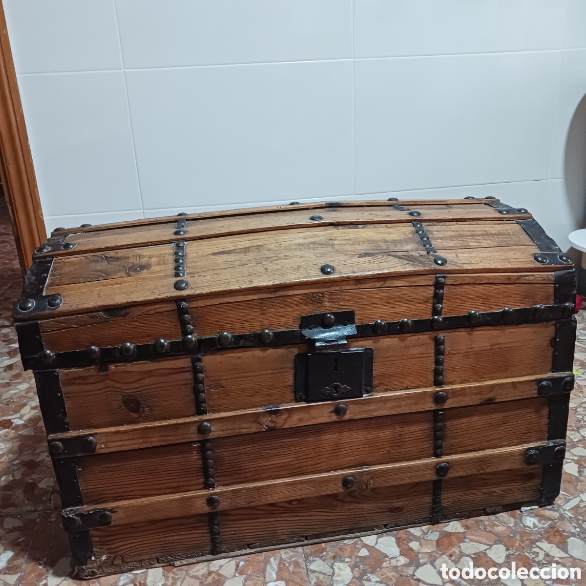 Antig&uuml;edades: Antiguo ba&uacute;l de madera y forja - Foto 1